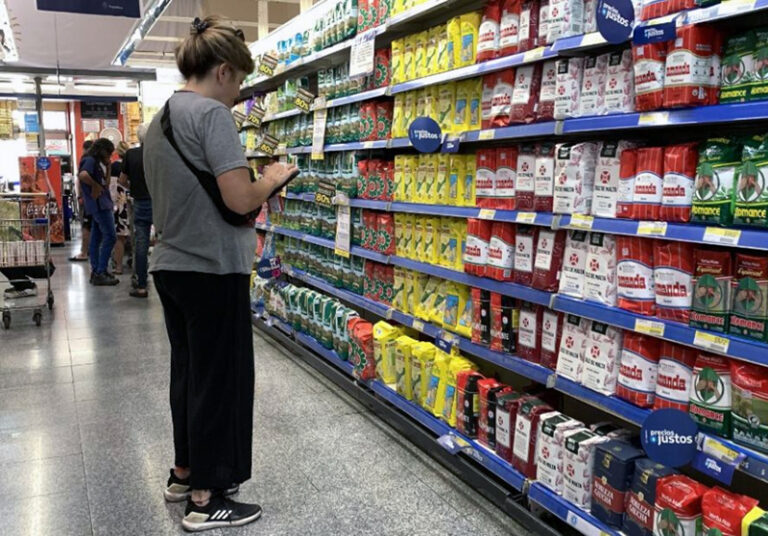 El 80% de los argentinos tiene un ingreso menor a $970.000, por debajo de la canasta básica total