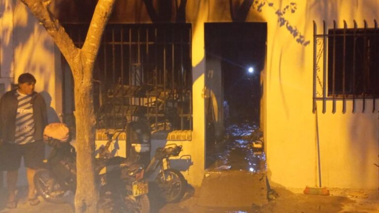 San Pedro de Jujuy: una vivienda fue consumida casi en su totalidad por un voraz incendio