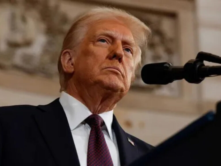 La administración Trump inició despidos en el décimo día del cierre del Gobierno