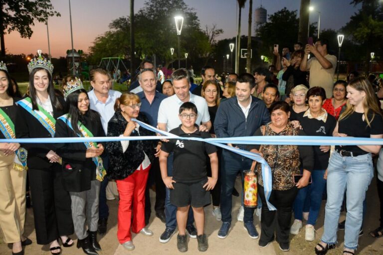 Sáenz Peña tiene una plaza renovada: es un esfuerzo compartido, dijo Zdero