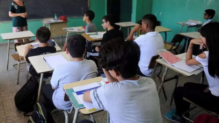 Atención estudiantes: comienza la preinscripción para 1 año del secundario