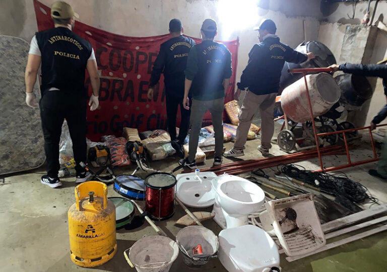 En operativo policial desarticulan un bunker de droga en el Bº Golf Club de Resistencia