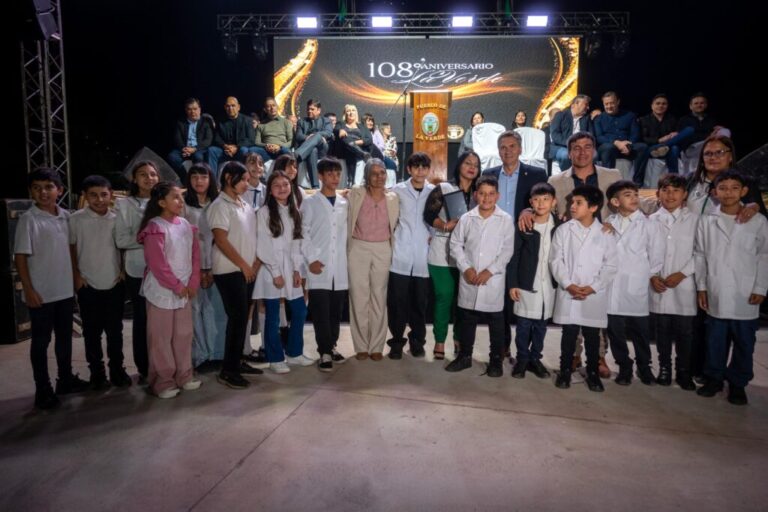 Zdero, en el aniversario de La Verde, inauguró la repavimentación de la avenida principal