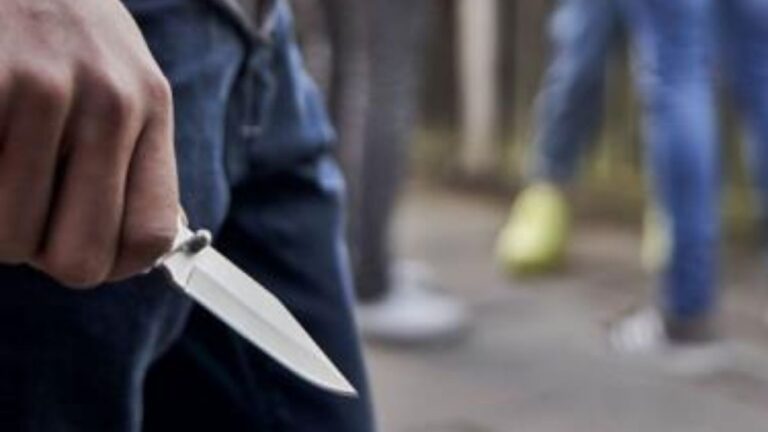 Un hombre fue apuñalado en una pelea, pero se negó a radicar la denuncia