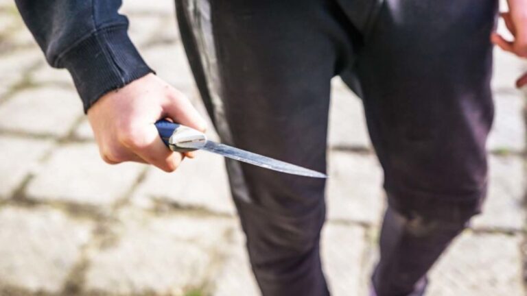 Alto Comedero: un joven fue apuñalado en el pecho en medio de una gresca