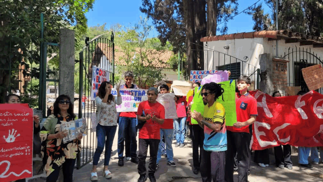 2298119-nuevo-reclamo-en-el-secundario-2-ahora-para-ampliar-el-establecimiento