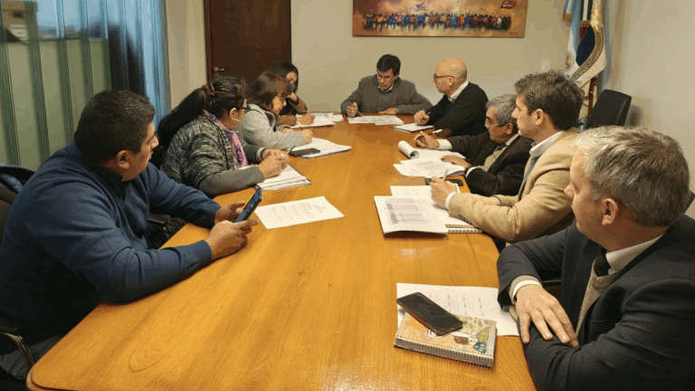Gremios indignados por la «tardía» convocatoria a paritarias