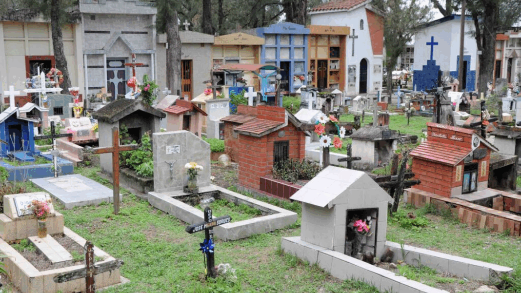 2317229-amplian-los-horarios-y-servicios-de-cementerios-por-el-dia-de-los-fieles-difuntos