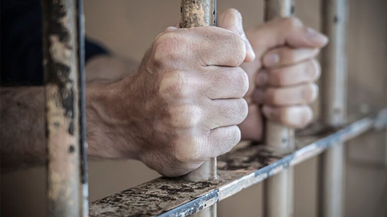 Prisión preventiva para un hombre acusado de abusar por años de su hijastra
