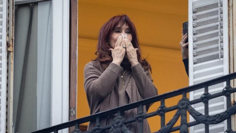 ANSES notificó a Cristina Kirchner para que devuelva el dinero que percibió por su jubilación y su pensión