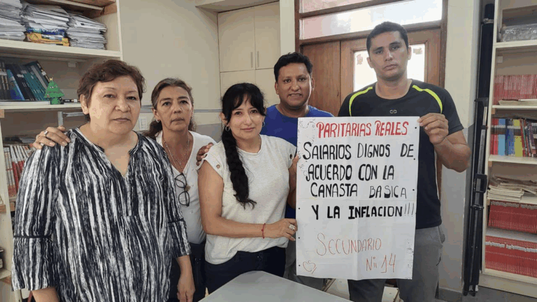 Aumento del 15% y bono de $500.000, el pedido de los docentes al gobierno