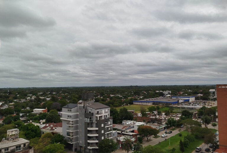 El fin de semana arranca con tiempo inestable: se esperan lluvias y tormentas el domingo