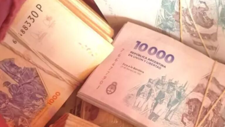 Robaron 6 millones de pesos del interior de un auto, en pleno centro de Monterrico
