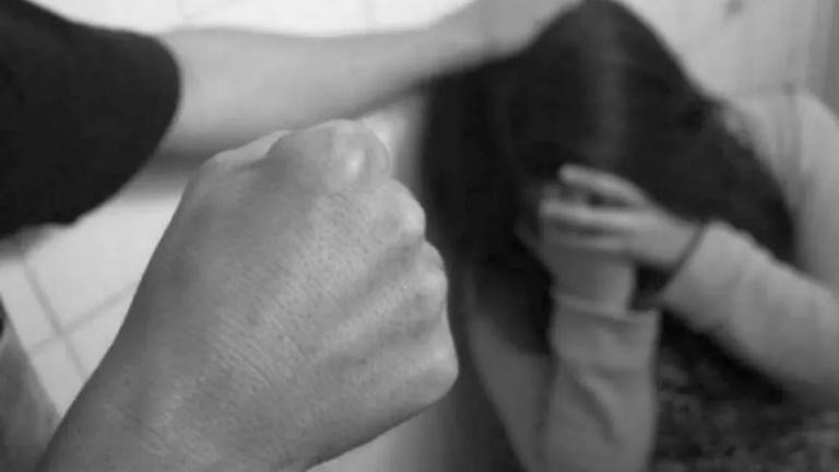 Violó una perimetral, entró a la casa de su ex pareja y la agredió brutalmente