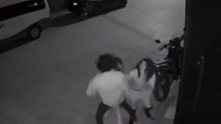 Atacó a golpes en la vía pública a su ex pareja y su ex cuñado lo redujo