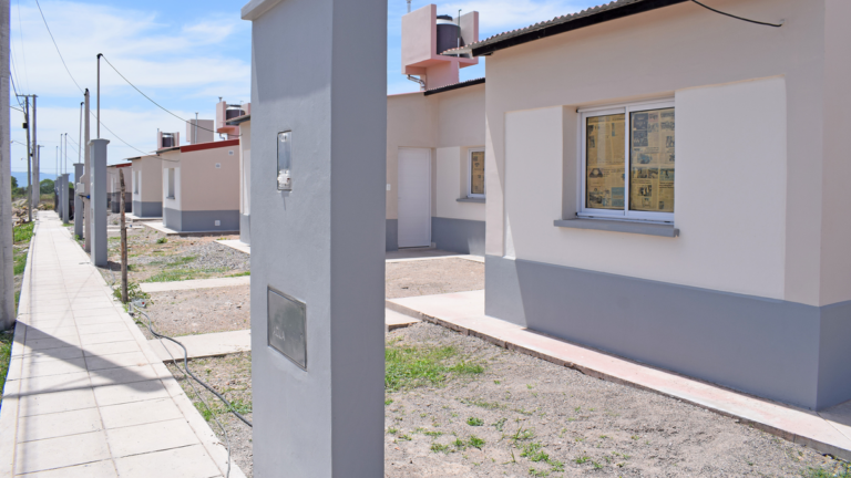 Vecinos denuncian graves irregularidades en el sorteo de viviendas en San Antonio