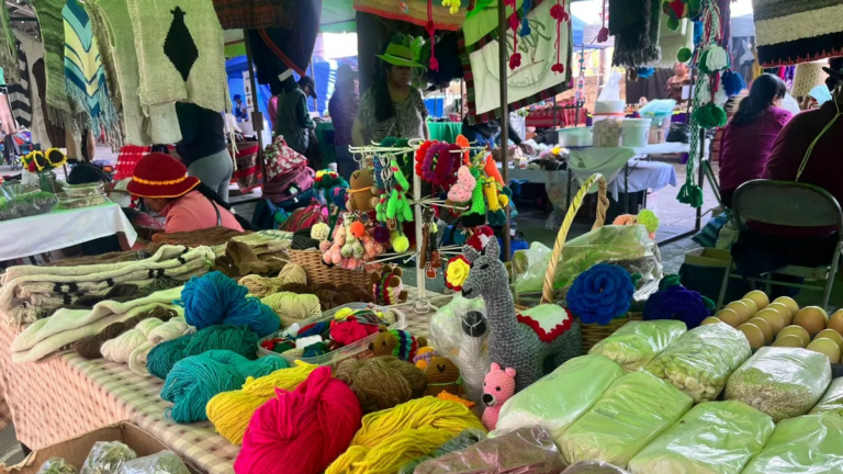 Última edición del año de la Feria Campesina en la vieja estación