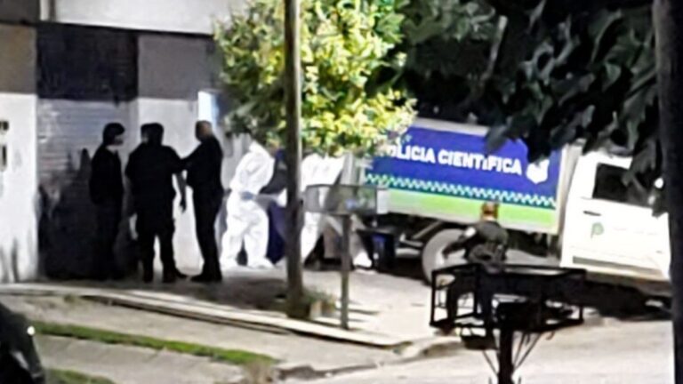 Moreno: una mujer encontró muerto y maniatado a su marido comerciante dentro del local