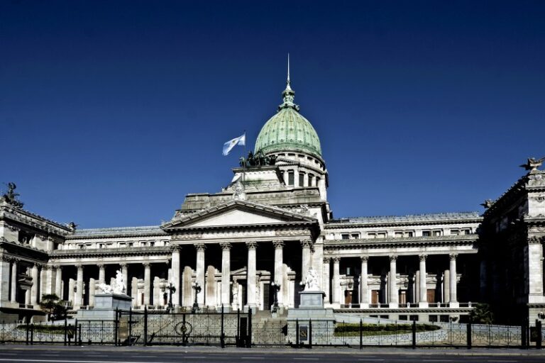El presupuesto de Milei busca derogar la ley de discapacidad y financiamiento universitario
