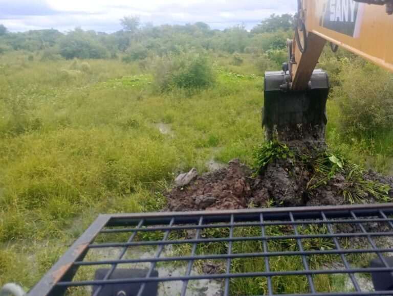 Las Garcitas: continúan los trabajos de desobstrucción de canales