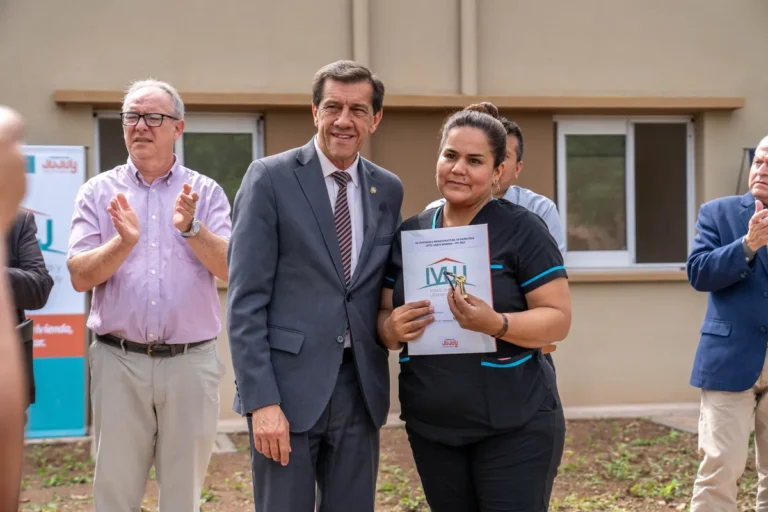 Sadir entregó las llaves de sus nuevas viviendas a vecinos de Palma Sola