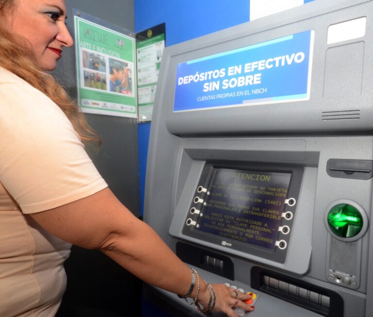 Comienza el pago de salarios para empleados públicos del Chaco