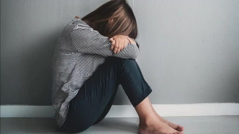«Se debe fortalecer el acceso a salud mental en el sector público»