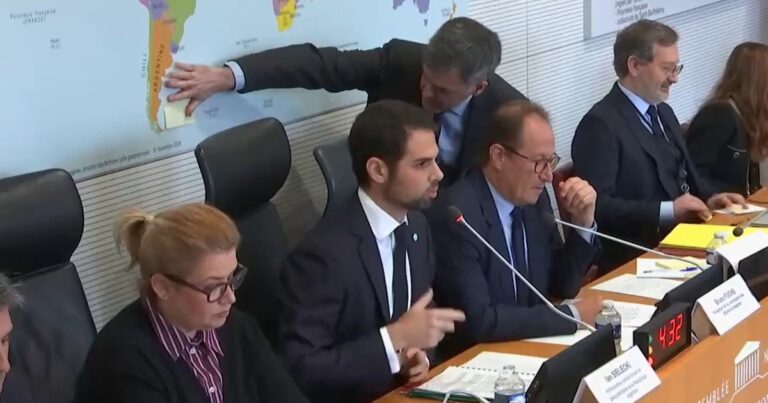 Reclamo argentino por las Malvinas en el Parlamento francés: el embajador interrumpió un discurso y exigió tapar un mapa