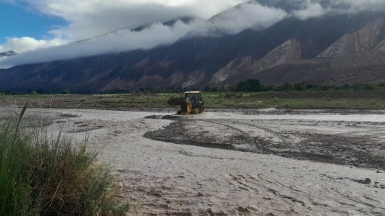 Trabajos preventivos en el Río Grande y preparativos para el Carnaval en Maimará