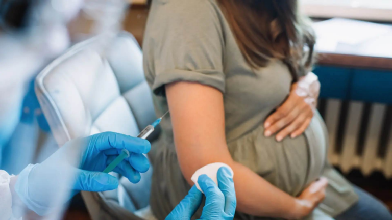 La importancia de que embarazadas se vacunen contra el virus sincicial respiratorio