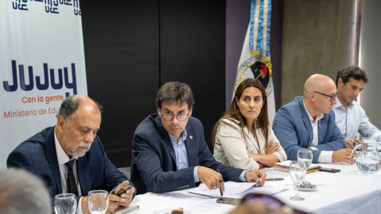 El gobierno le hizo la misma oferta a los estatales: 10% en cuotas hasta junio