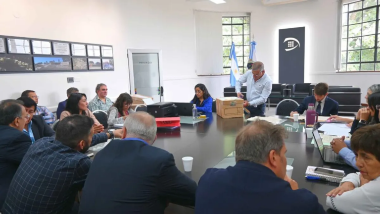 Pese a las críticas, el oficialismo sigue defendiendo la polémica licitación de transporte