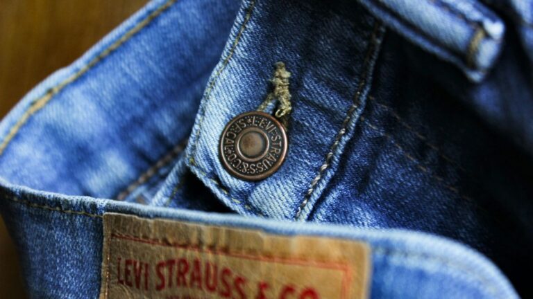 Inexplicable: por qué los jeans Levi’s en Argentina cuesta el doble que en Chile o México