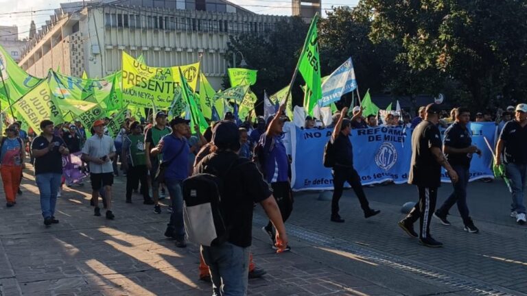 Gremios de Jujuy marcharon exponiendo su rechazo a la Reforma laboral