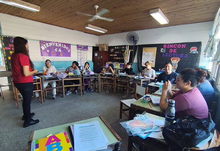 Colegio para adultos se encuentra con inscripciones abiertas durante todo 2026