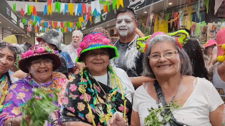 «Jueves de Comadres»: hoy festejan ellas dando inicio al Carnaval
