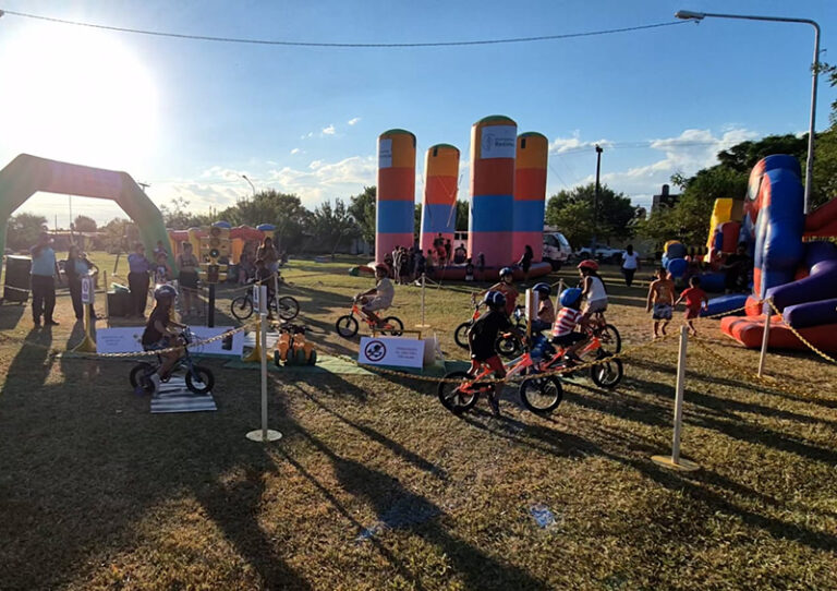 Fiesta de chicos y grandes en el Barrio San Fernando con la propuesta municipal de verano