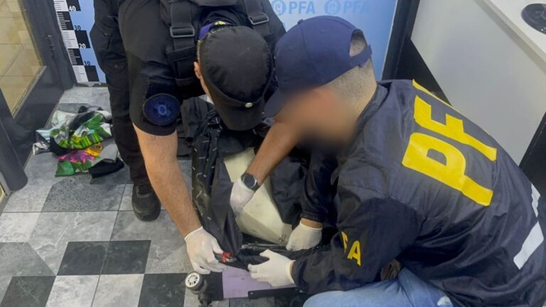 Ciudadana boliviana salió de Jujuy con más de 2 kilos de cocaína en el doble fondo de su valija