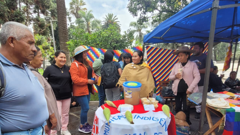 Con una muestra, comunidades volvieron a reclamar por el título de sus tierras