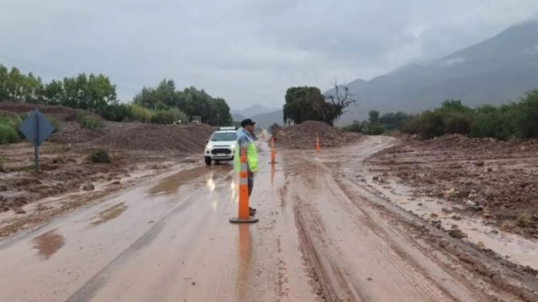 Rutas en Jujuy: múltiples cortes por crecidas de ríos y derrumbes