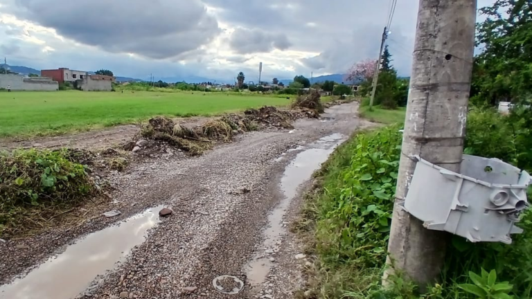 Calles intransitables, falta de luz y autogestión vecinal en el barrio San Jorge
