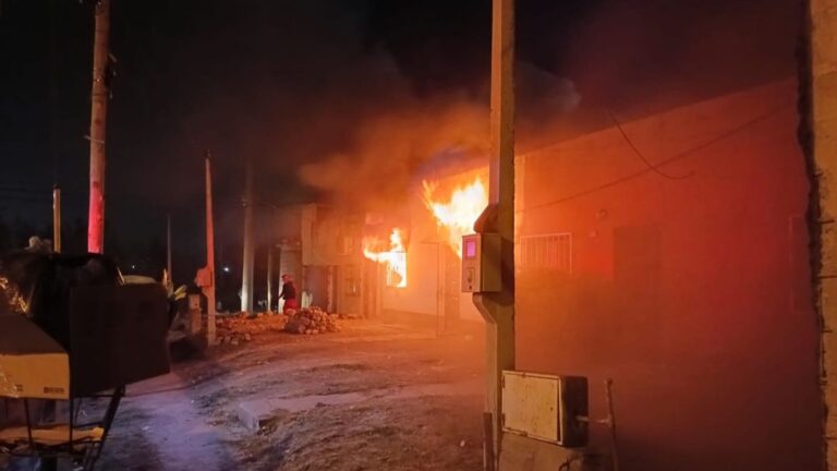 Investigan un presunto incendio intencional, tras conflicto entre conocidos