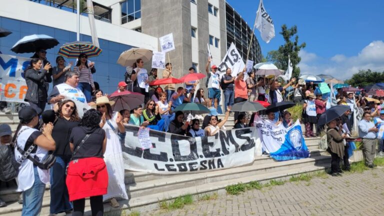 Docentes endurecen reclamo tras la suspensión de la mesa técnica