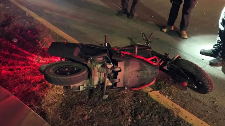 Un hombre se encuentra grave tras haber derrapado en su motocicleta