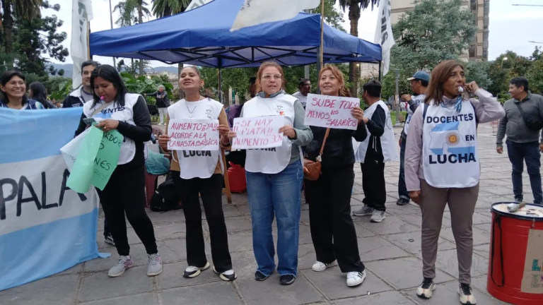 El reclamo docente no se detiene: CEDEMS sigue con su permanencia