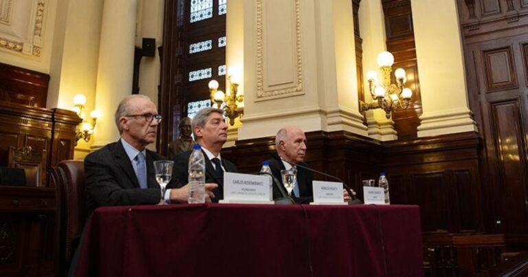 Ministros de la Corte Suprema durante la presentación del proyecto de reforma de concursos judiciales.