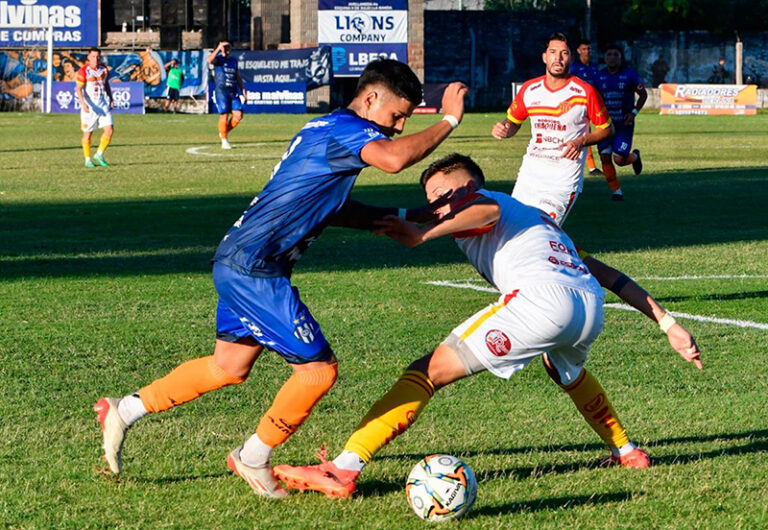 Jugadores de Sarmiento de La Banda y Sarmiento de Resistencia durante el partido del Torneo Federal A.