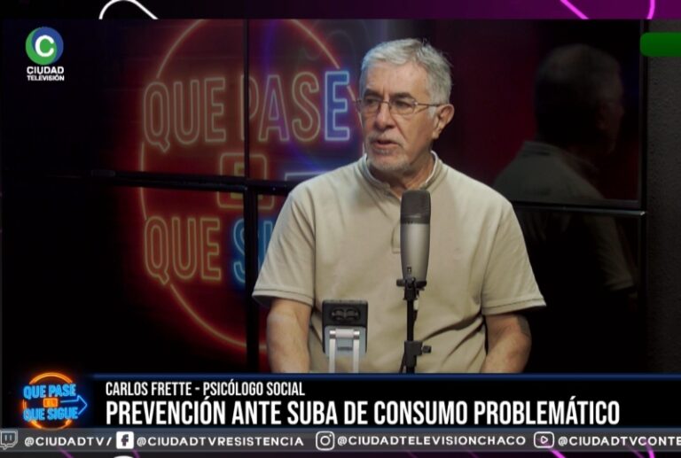 Psicólogo Carlos Frette durante una entrevista sobre el seminario online de adicciones.