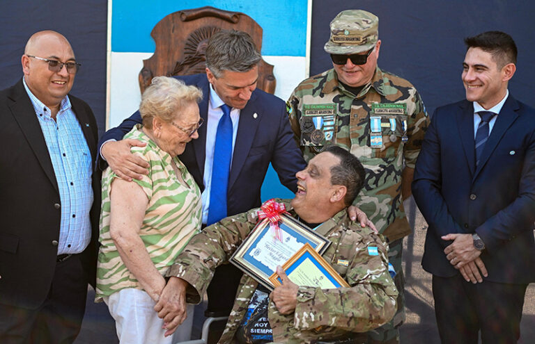 Acto oficial por el 44° aniversario del Día del Veterano de Malvinas en Cote Lai, Chaco.
