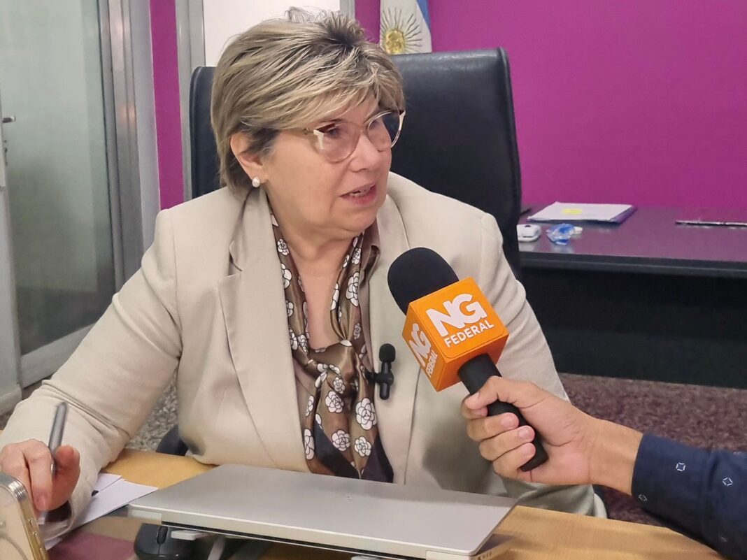 Escuela primaria en el Chaco con alumnos y docentes en actividad educativa